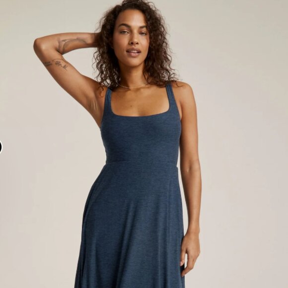 Beyond Yoga Featherweight At The Ready Square Neck Dress — M (Nocturnal Navy) - Picture 1 of 7